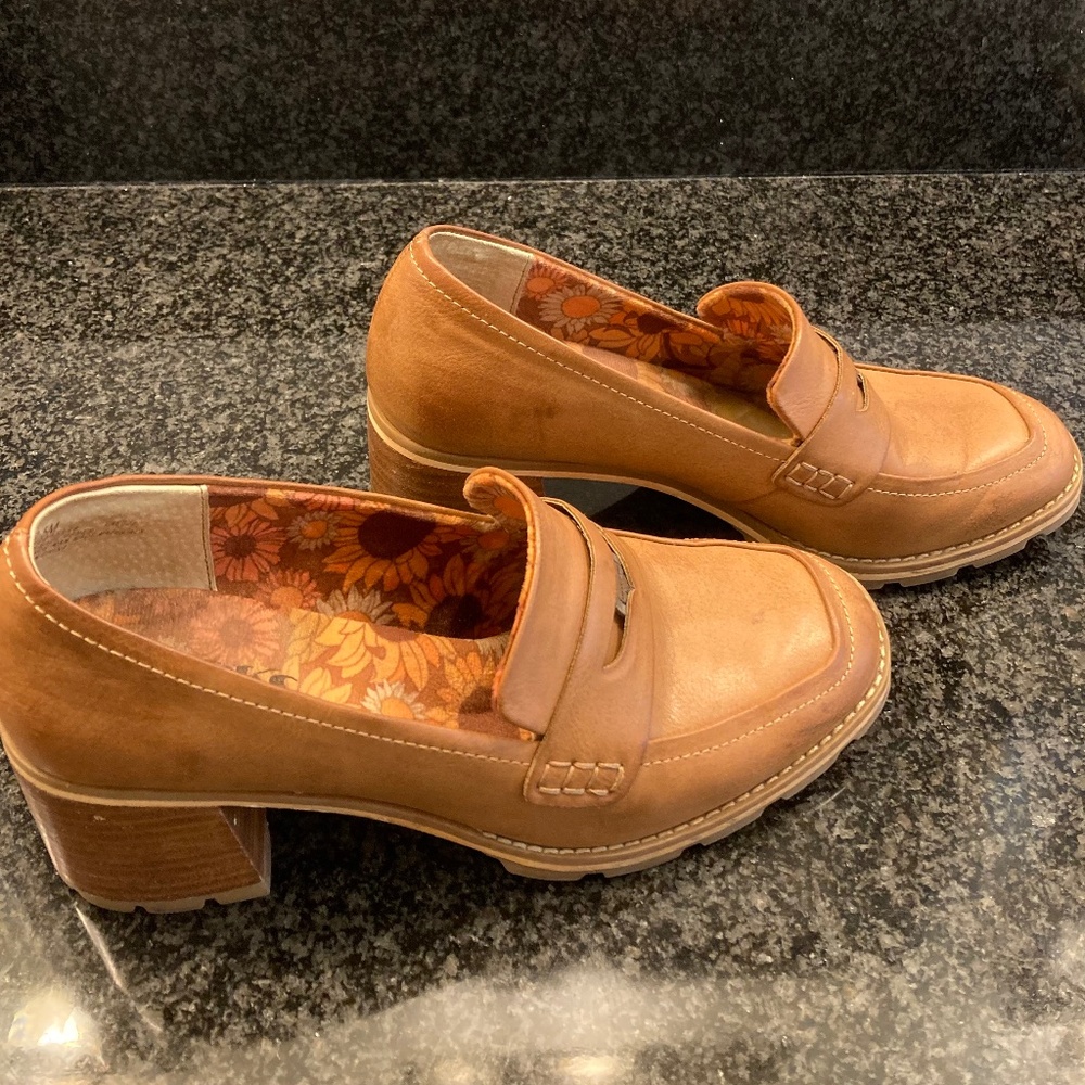 Korks size 7.5 penny loafer pump - great condition!